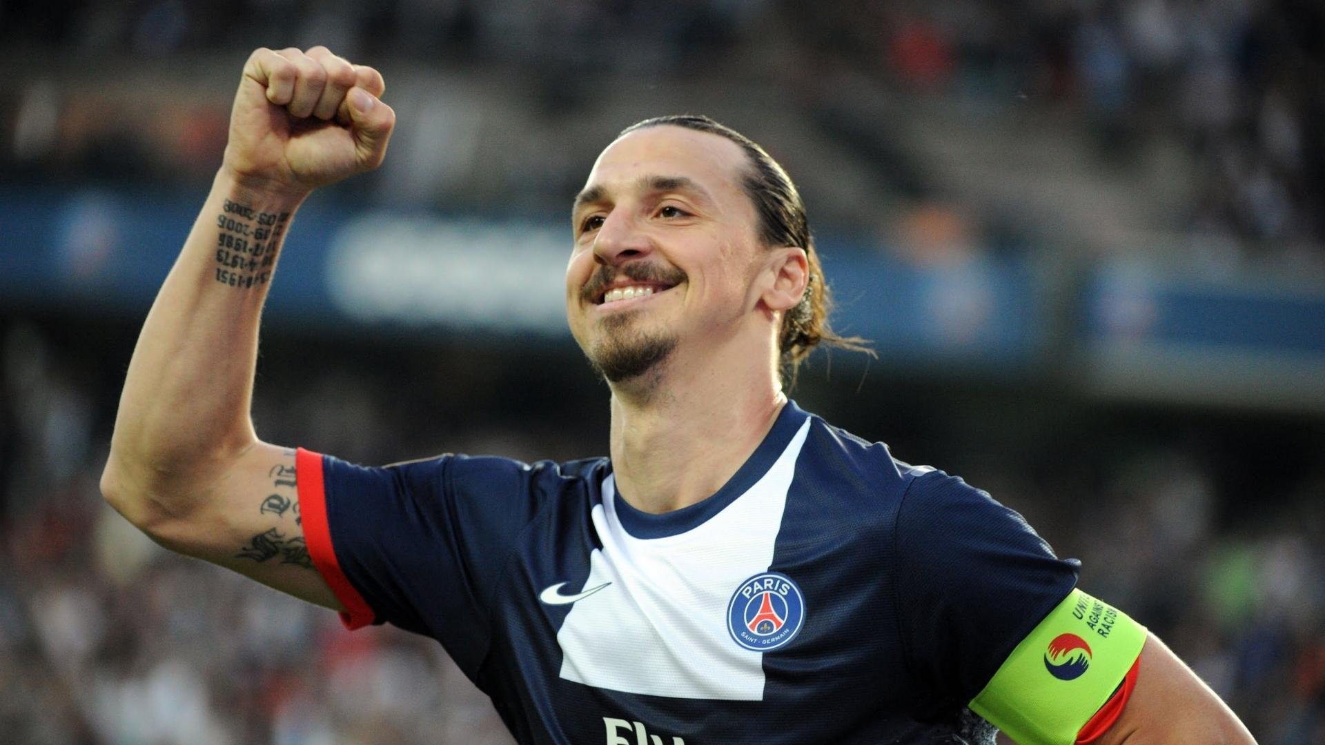 世界杯万人空巷：足球盛宴掀起狂潮，世界杯足球赛如火如荼地进行